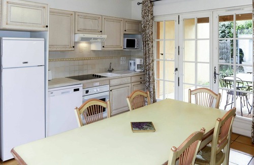 Tourrettes Casa | Precioso apartamento en villa para 4 personas con A/C, piscina, WIFI, TV, patio y mascotas permitida