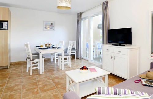 Sarlat-la-Caneda Casa | Cosy apartment in villa for 4 guests with WIFI, pool, TV, terrace, pets allowed and parking