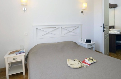 Sarlat-la-Caneda Casa | Cosy apartment in villa for 8 guests with WIFI, pool, TV, terrace, pets allowed and parking