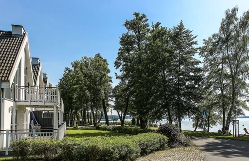 Bad Saarow Casa | Bonito apartamento en villa con bañera de hidromasaje, internet, TV, terraza, aparcamiento