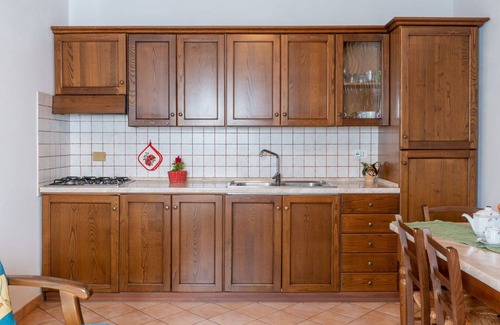 Bolsena Villa | Bonito apartamento en villa con WIFI, piscina, TV, terraza, mascotas permitida y aparcamiento