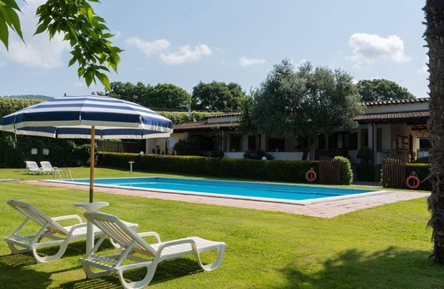 Bolsena Villa | Bonito apartamento en villa con WIFI, piscina, TV, terraza, mascotas permitida y aparcamiento
