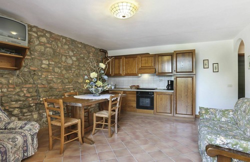Terricciola Casa | Bonito apartamento en villa con piscina, WIFI, terraza, mascotas permitida y aparcamiento