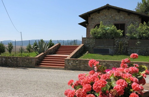 Terricciola Casa | Bonito apartamento en villa con piscina, WIFI, terraza, mascotas permitida y aparcamiento