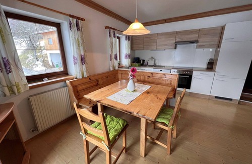 Piesendorf Villa | Precioso apartamento en villa para 5 personas con WIFI, TV, terraza y aparcamiento