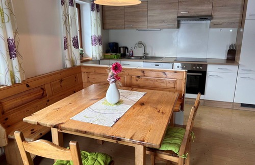 Piesendorf Villa | Precioso apartamento en villa para 5 personas con WIFI, TV, terraza y aparcamiento