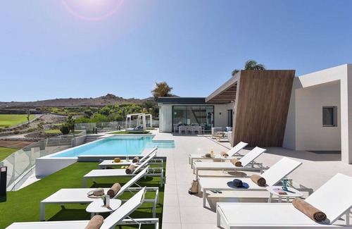 Salobre Villa | Apartamento en villa con piscina privada, A/C, WIFI, TV, terraza, mascotas permitida, aparcamiento
