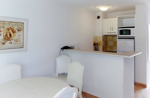Montauroux Casa | Precioso apartamento en villa con A/C, WIFI, piscina, TV, terraza, mascotas permitida y aparcamiento