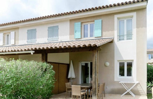 Montauroux Casa | Precioso apartamento en villa con A/C, WIFI, piscina, TV, terraza, mascotas permitida y aparcamiento