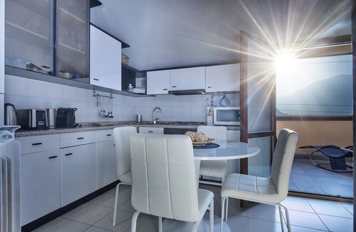 Fiumelatte Apartamento | "Acogedor apartamento en Varenna" con vistas al lago, balcón y Wi-Fi