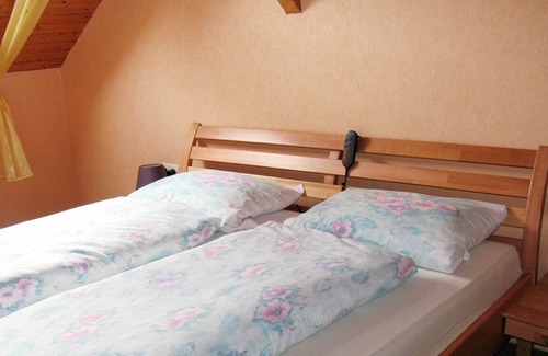 Wittmund Villa | Acogedor apartamento en villa con WIFI, TV, terraza, mascotas permitida y aparcamiento