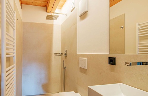 San Genesio Atesino Villa | Precioso apartamento en villa para 4 personas con WIFI, TV, patio y aparcamiento