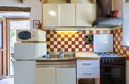 Kastelir Casa | Hermoso apartamento en villa con A/C, piscina, WIFI, TV, terraza, mascotas permitida y aparcamiento