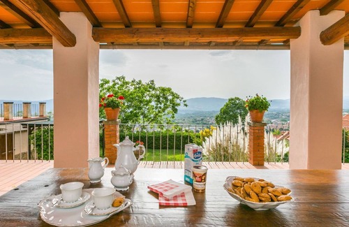 Bivio Pozzo Villa | Hermoso apartamento en villa con piscina, WIFI, TV, patio, mascotas permitida y aparcamiento
