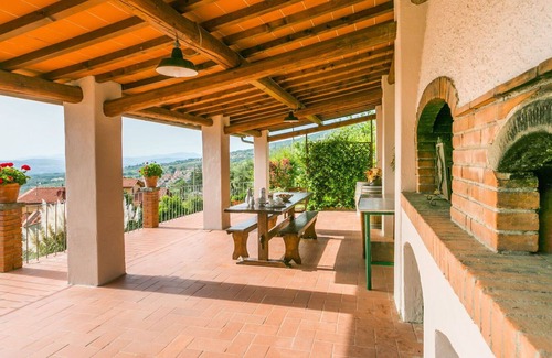 Bivio Pozzo Villa | Hermoso apartamento en villa con piscina, WIFI, TV, patio, mascotas permitida y aparcamiento