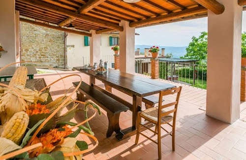 Bivio Pozzo Villa | Hermoso apartamento en villa con piscina, WIFI, TV, patio, mascotas permitida y aparcamiento