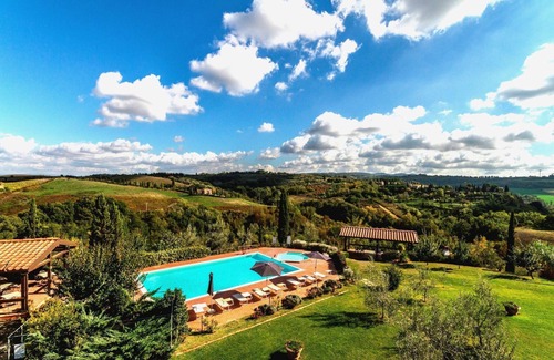 Sughera Apartamento | Apartamento con WIFI, A/C, piscina, TV, terraza, vista panorámica, cerca de San Gimignano