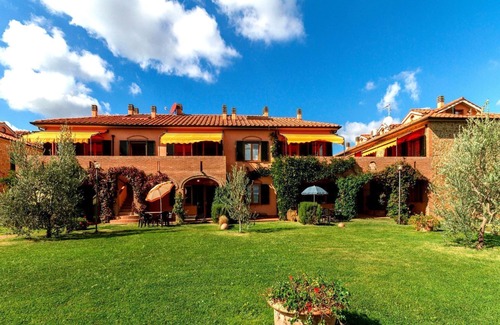 Sughera Apartamento | Apartamento con WIFI, A/C, piscina, TV, terraza, vista panorámica, cerca de San Gimignano