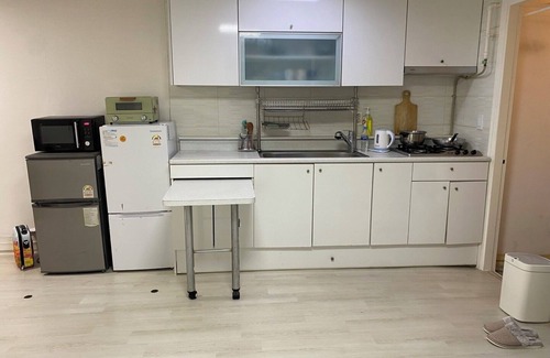 Guro-dong Apartamento | Cosy Apertment with Great Home Office Room, 5 mins near Subway, Market, Cafe.