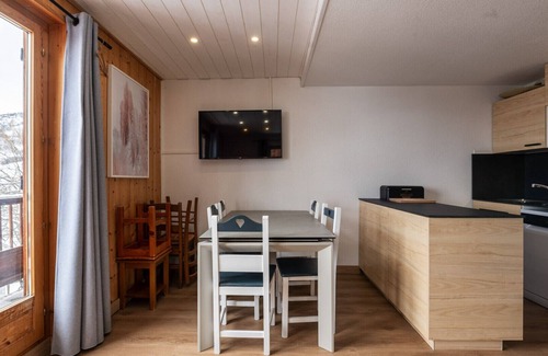 Saint-Sorlin-d'Arves Apartamento | Cosy apt 8 ppl, mountain view, pool, parking