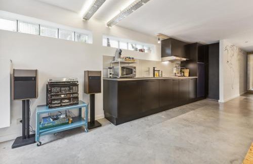 Stationsbuurt Zuid Apartamento | Cosy art studio near station with bikes and garden