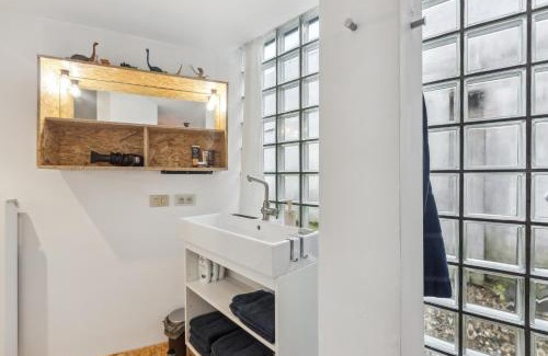 Stationsbuurt Zuid Apartamento | Cosy art studio near station with bikes and garden