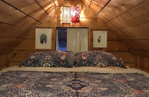 College Cabina | Cosy Artist Retreat for 2 - private tiny house with access to full, private bath