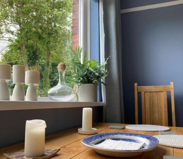 Dundonald Casa | Cosy at Cumberland - Double room with shared bathroom