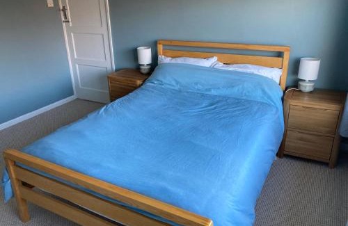 Dundonald Casa | Cosy at Cumberland - Double room with shared bathroom