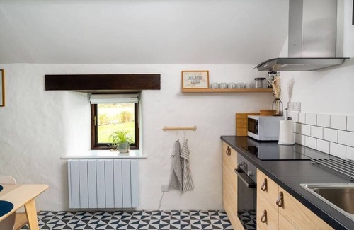 Treen Casa | Cosy barn, walk to 3 beaches