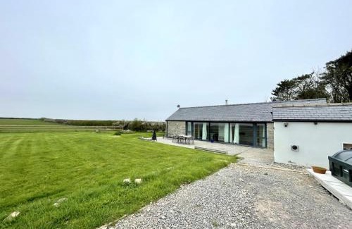 Vale of Glamorgan Casa | Cosy barn with views in Wick Vale of Glamorgan