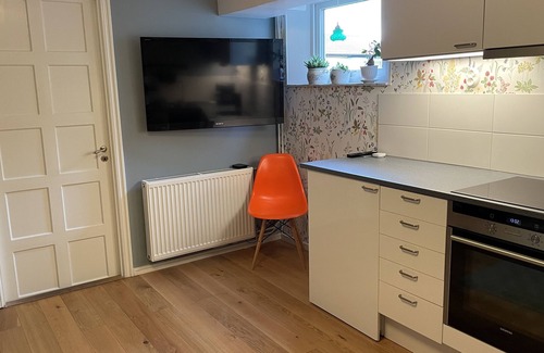 Enskede Apartamento | Cosy basement flat in the heart of Tallkrogen - your perfect Stockholm oasis