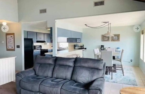 Port Mansfield Casa | Cosy beach style home with private fishing pier located on Lower Laguna Madre