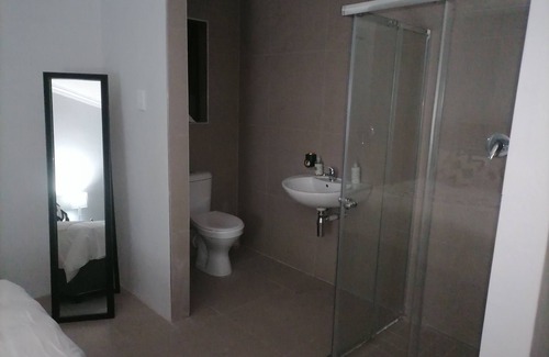 Khayelitsha Cama Y Desayuno | Cosy bnb in a secluded part of Ilitha Park, khayelitsha