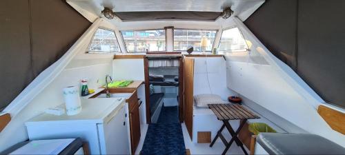 Sant Adria de Besos Alquiler De Eote | COSY BOAT FLAT at BARCELONA BEACH