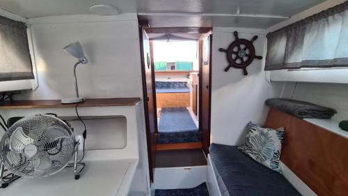 Sant Adria de Besos Alquiler De Eote | COSY BOAT FLAT at BARCELONA BEACH