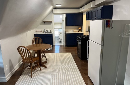 Covington Apartamento | Cosy Boho 3rd Floor Studio in Heart of Covington, 5 Minute Walk to Wedding Venue