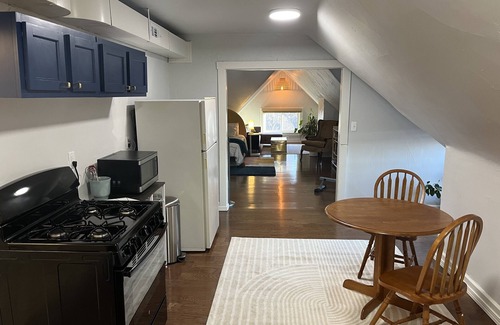 Covington Apartamento | Cosy Boho 3rd Floor Studio in Heart of Covington, 5 Minute Walk to Wedding Venue