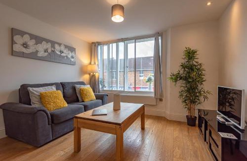 Newbury Apartamento | Cosy & Bright 2 Bedroom Apartment in Newbury Town Centre - SLEEPS 7