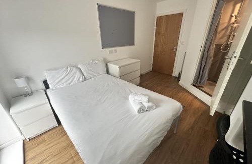 Liverpool Hotel | Cosy Budget En-suites, Optional Kitchen, Liverpool