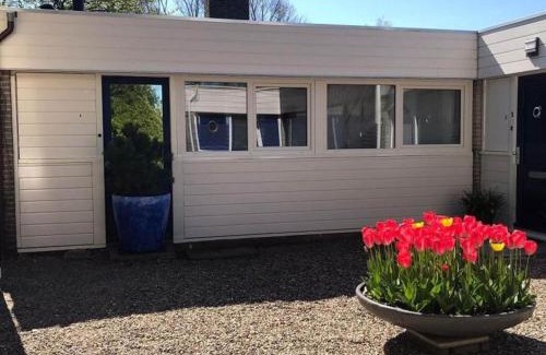 Sint Maartensvlotbrug Casa | Cosy bungalow on quiet resort near beach