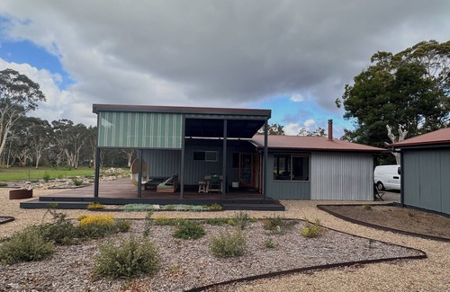 Hill Top Casa | Cosy bungalow on 5 acres in the Southern Highlands