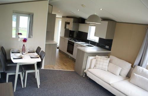 Great Houghton Otro | Cosy cabin for 6 in Great Billing