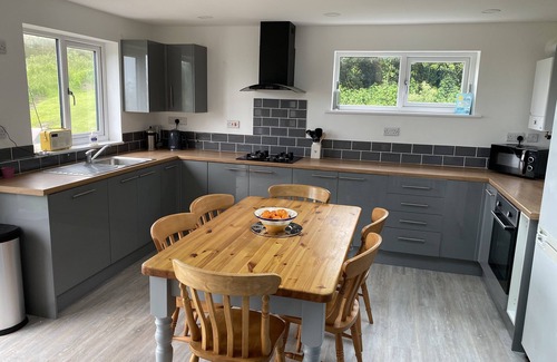 Mortehoe Cabina | cosy cabin, sleeps 6 close to coast path, pubs and beaches