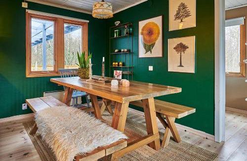 Ljungbyhed Casa | Cosy cabin w fireplace 3 mins from Söderåsen Park