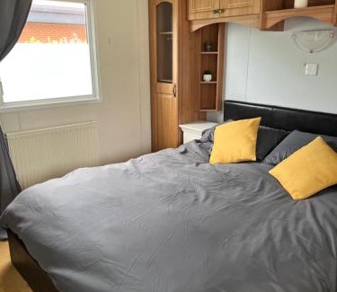 Walton on the Naze Otro | Cosy Caravan near the beach
