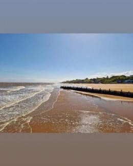 Walton on the Naze Otro | Cosy Caravan near the beach