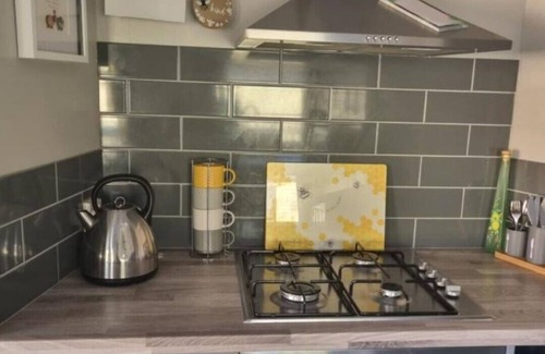 Llanrhystud Casa | Cosy caravan on championship golf course, ideal for a relaxing break