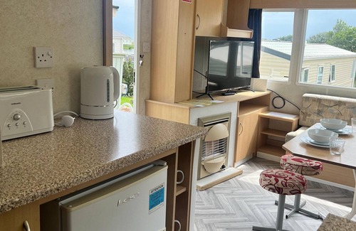 Winestead Casa | Cosy caravan with free WiFi at Sand le Mere Holiday Park, ref 71009R