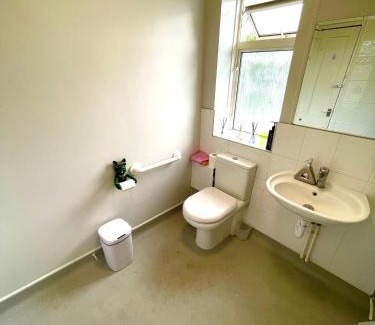 Wandle Valley Casa | Cosy Carshalton Double Retreat